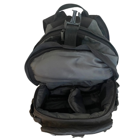 TAMRAC SAS Professional Padded Camera Backpack BLACK/GREY 15” - Picture 6 of 13